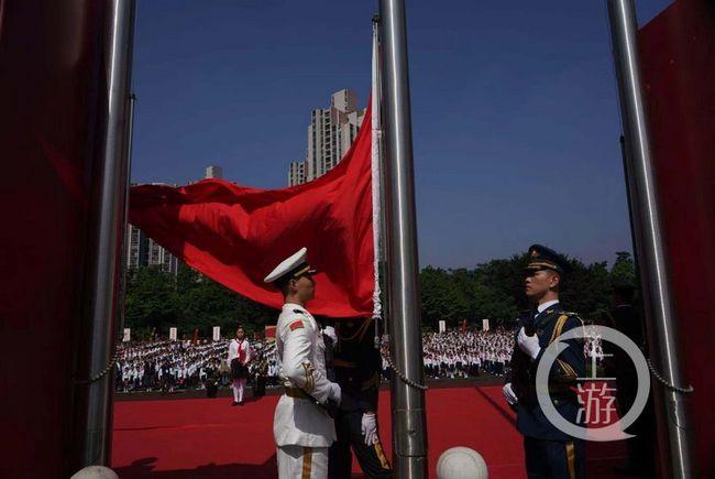 论穿搭还得看“韩国女生”，看似松弛随性、却个个美得高级！
